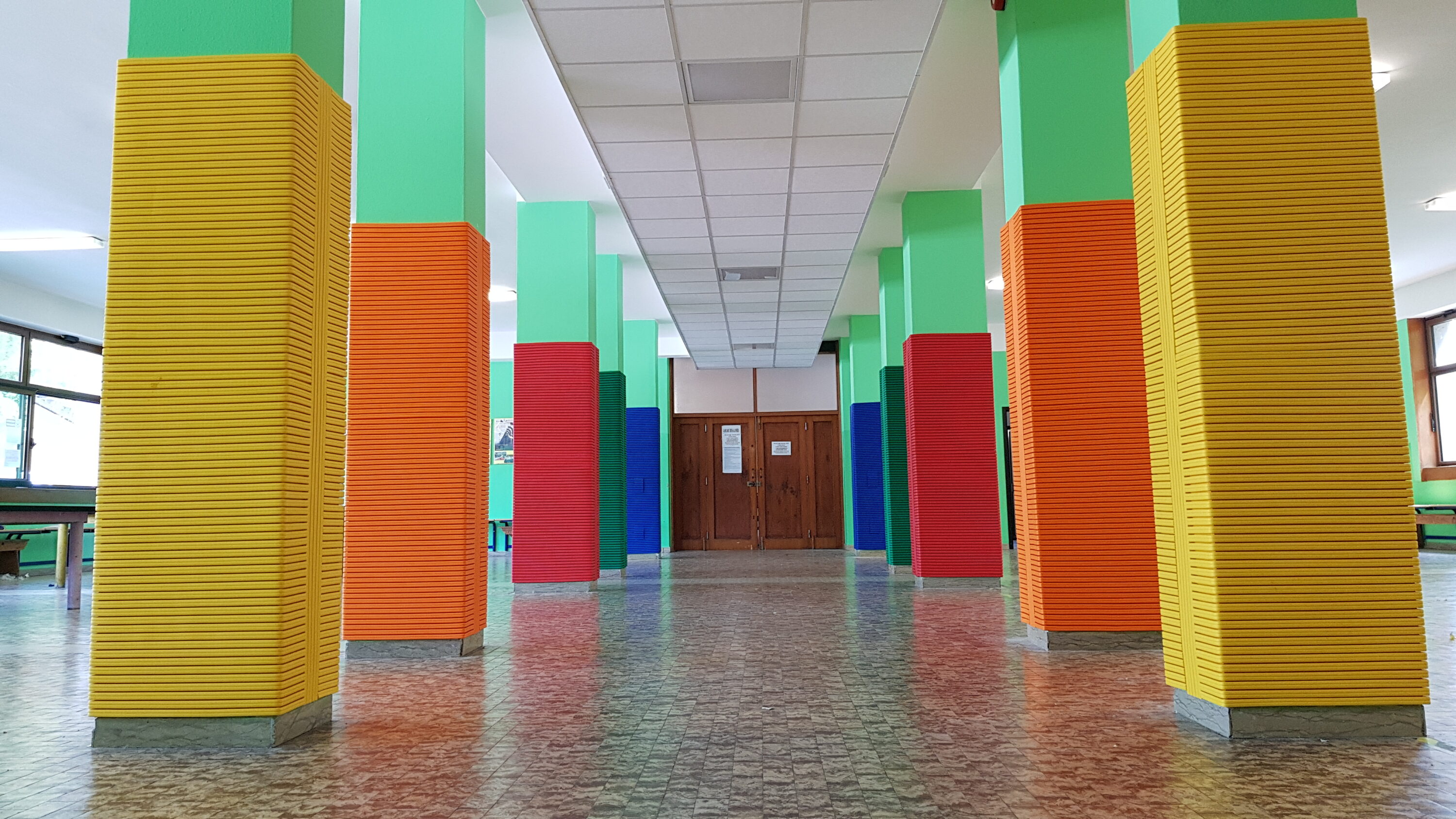 School Italy 1 Säulenschutz Schule